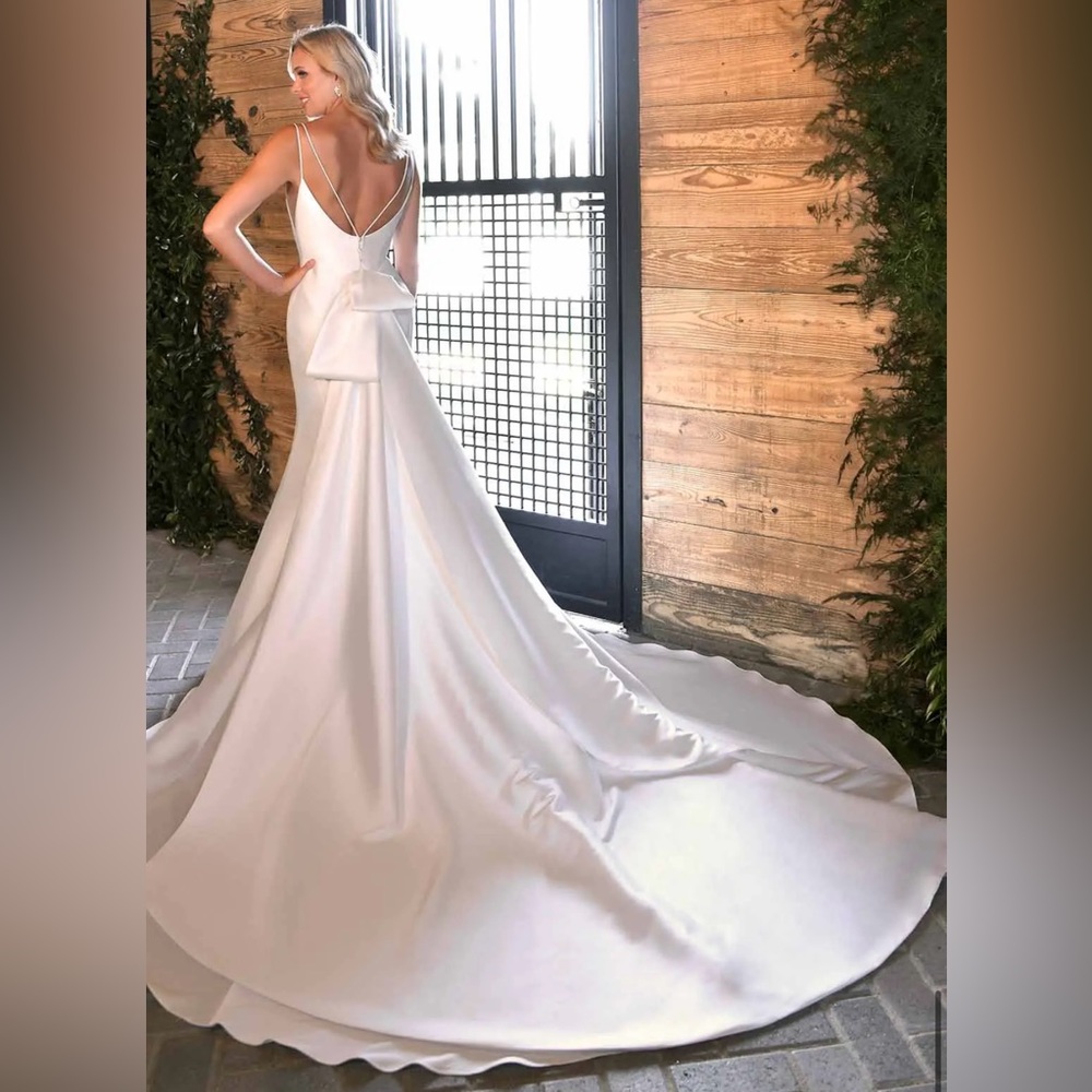 Essence of Australia Wedding Dress & Pearl Veil
